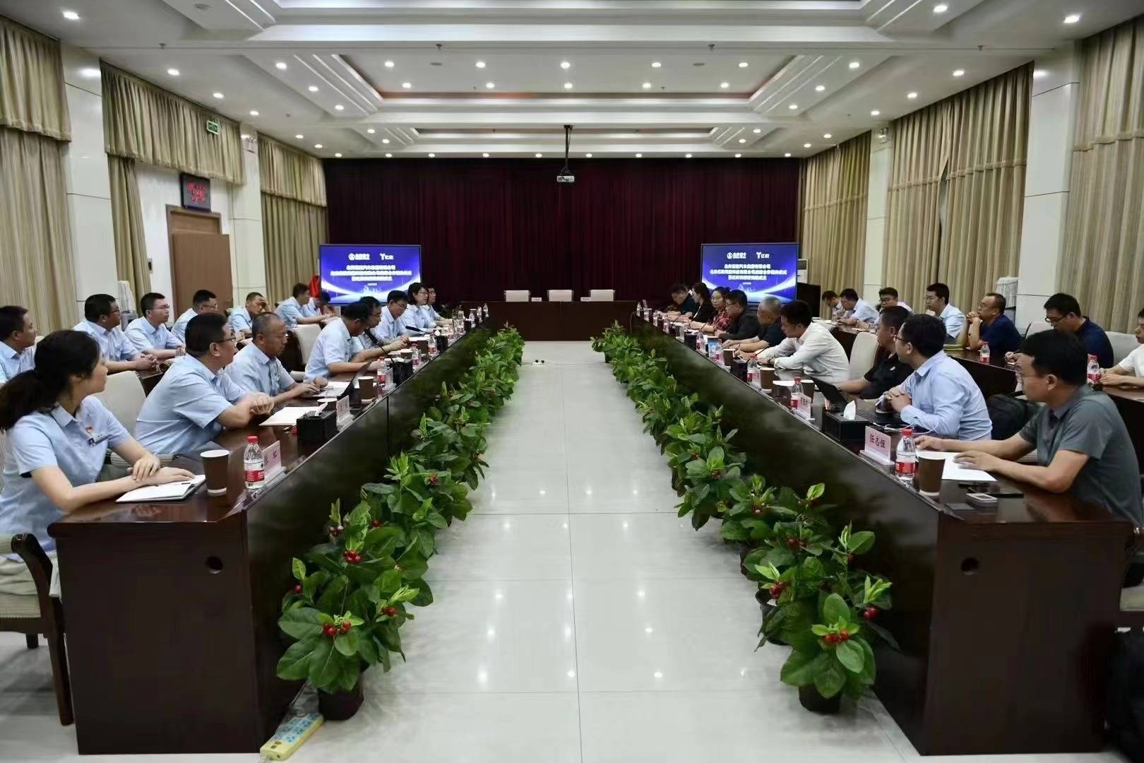 北奔重汽、亿欧及松山湖材料实验室签署战略合作协议，成立“亿奔双碳研究院”
